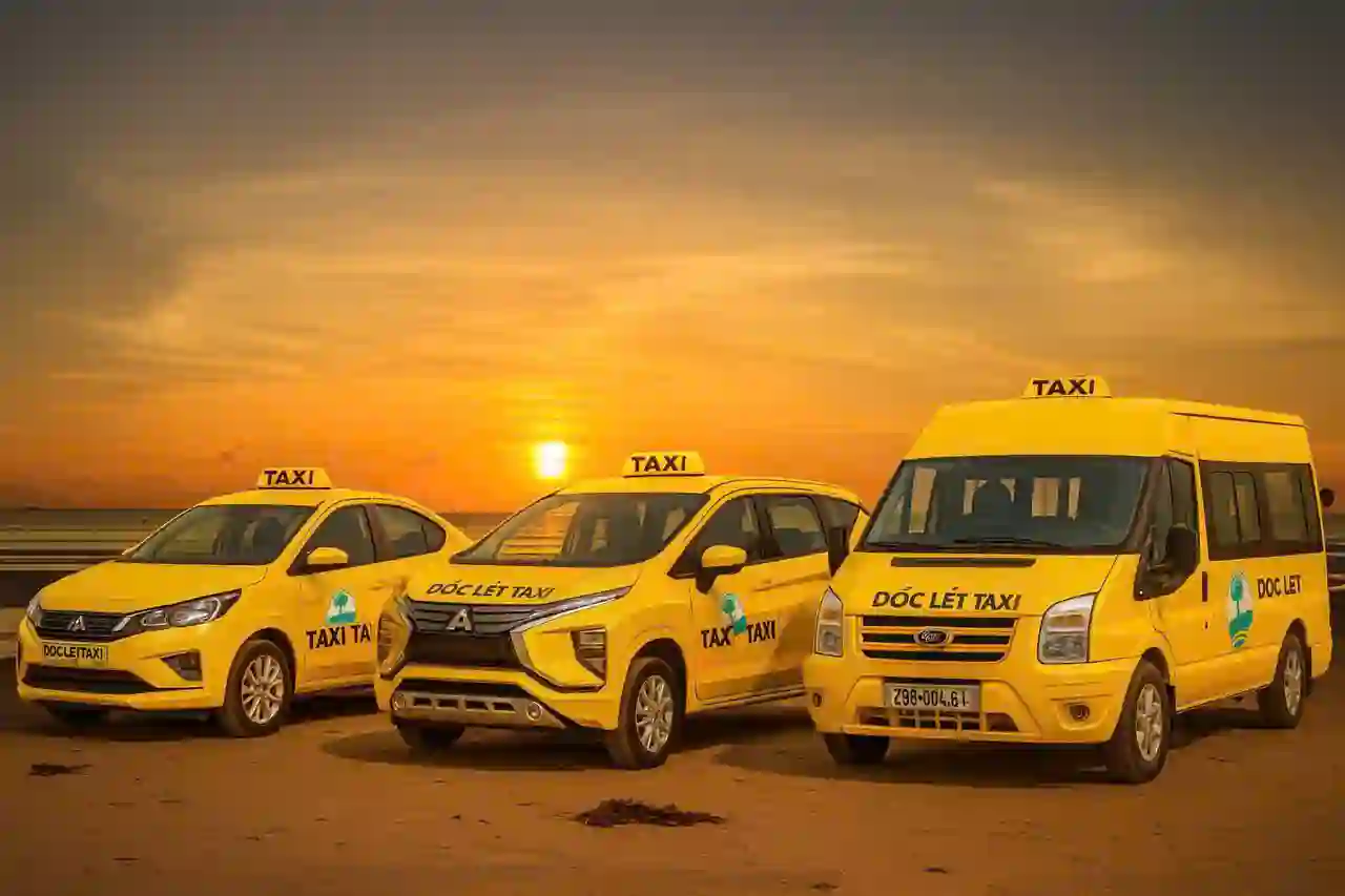 Автомобили Taxi Dốc Lết на пляже Док Лет